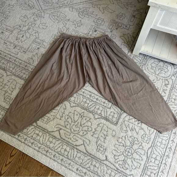 Taupe Harem Pant with Elastic Waistband and Tapered Fit Free Size 100% cotton - Picture 3 of 8